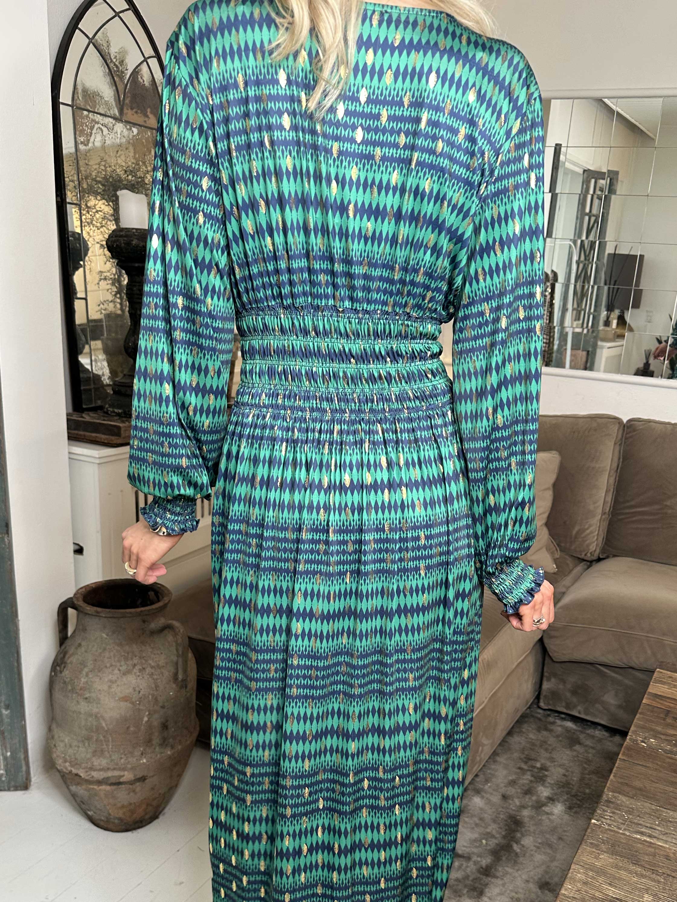 Pams Stripe L/S - Elastisk mønstret kjole med gulddetaljer